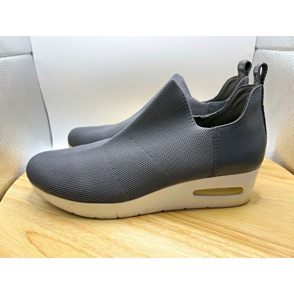 DKNY Womens Slip-On Athletic Sneaker Low Top Comfort Logo Gray K3908432 Size 9.5